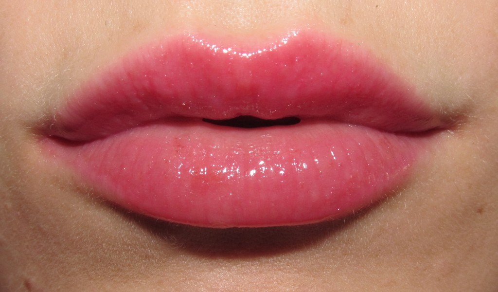 Revlon Super Lustrous Lip Gloss in Pink Pop